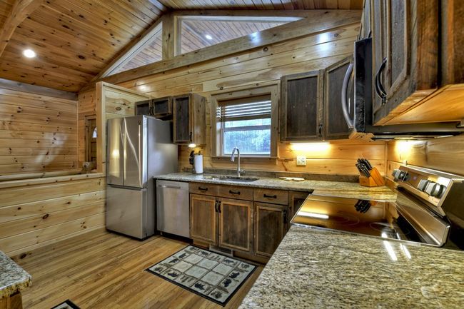 48 Logan Dr, Home with 3 bedrooms, 3 bathrooms and null parking in Mineral Bluff GA | Image 7