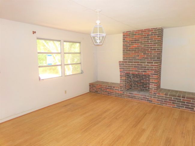 906 Ne 1 St St, House other with 3 bedrooms, 2 bathrooms and null parking in Havana FL | Image 4