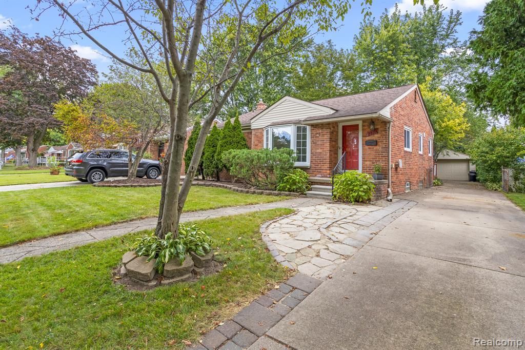 Elmira St, Livonia, MI 48150