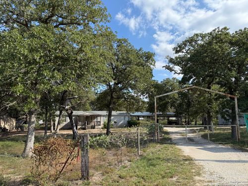 121 Pullman Rd, La Vernia, TX, 78121-4574 | Card Image
