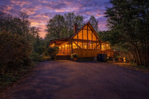 1634 Ridgecrest Dr, Sevierville, TN, 37876-7402 | Card Image