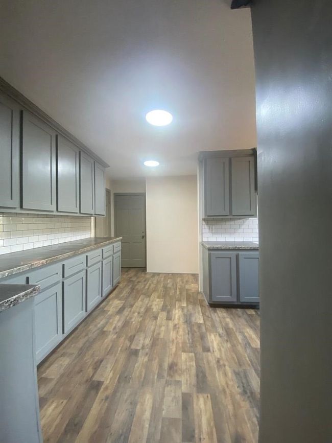 2305 30 Th St, House other with 3 bedrooms, 2 bathrooms and 1 parking in Snyder TX | Image 4