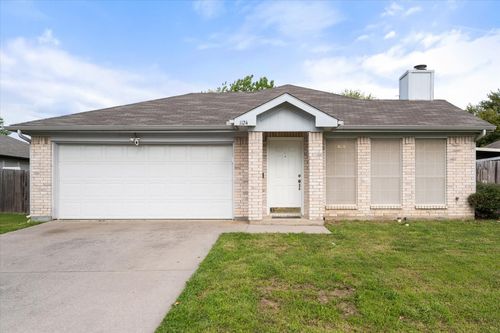 1124 Margie St, Burleson, TX, 76028-5752 | Card Image