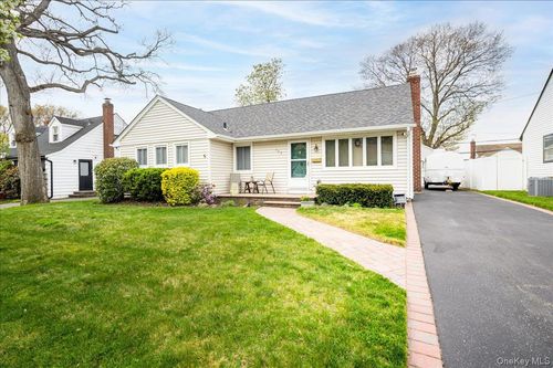 762 Durham Rd, East Meadow, NY, 11554-4602 | Card Image