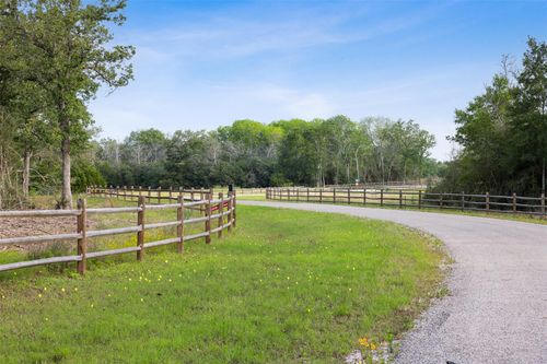15 Woodland Meadows Ln, La Grange, TX, 78945 | Card Image