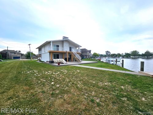 38025 Huron Pointe Dr, Harrison Twp, MI, 48045-2832 | Card Image