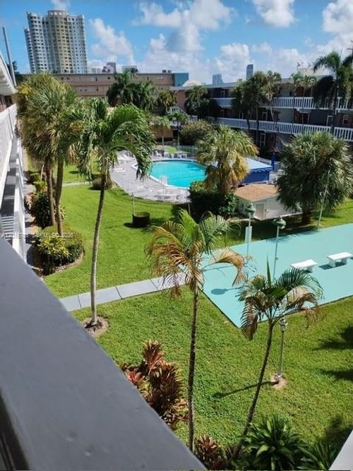 10c-201 Ne 14th Ave, Hallandale Beach, FL, 33009-7418 | Card Image