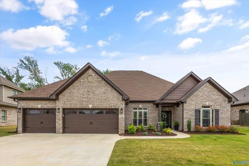 7500 Flint Crossing Cir Se, Owens Cross Roads, AL, 35763-8959 | Card Image