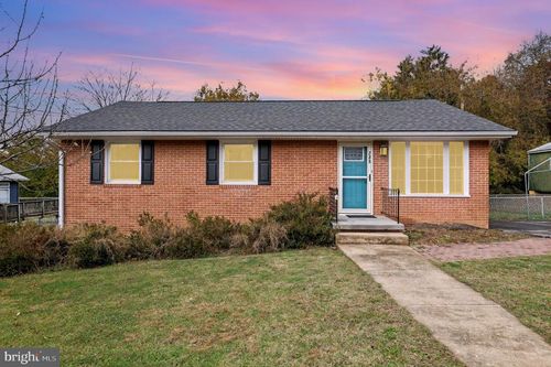 289 Locust Dr, STRASBURG, VA, 22657-2545 | Card Image