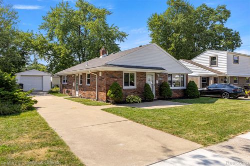 18572 Hinton St, Riverview, MI, 48193-4536 | Card Image