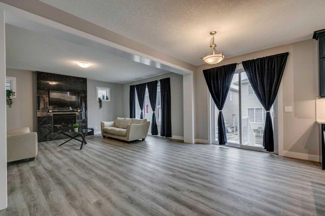 350 Yorkville Road Sw, Home with 4 bedrooms, 2 bathrooms and 4 parking in Calgary AB | Image 10