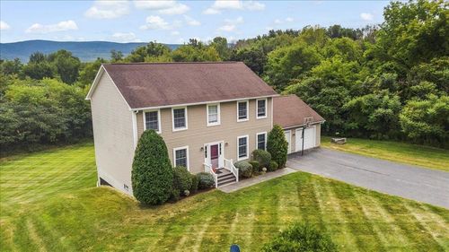 458 Fox Hill Rd, Bennington, VT, 05201-8412 | Card Image