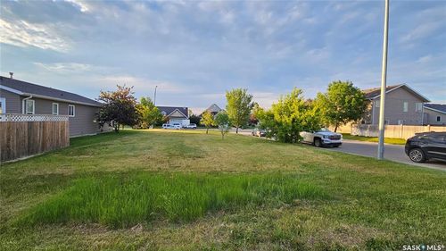 254 Wellington Dr, Moose Jaw, SK, S6K0A1 | Card Image