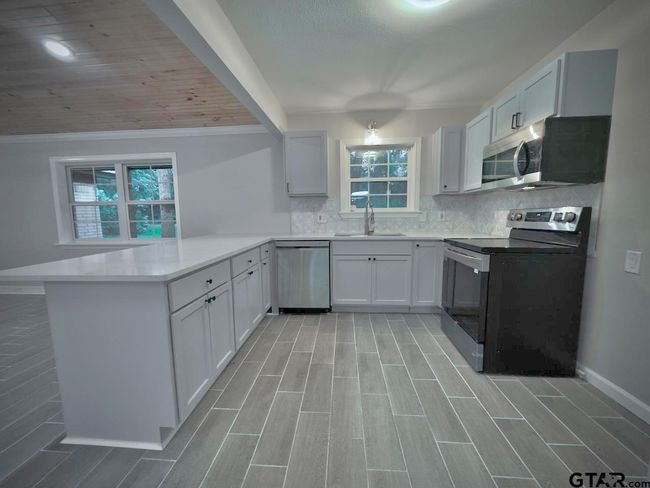 18003 Lookout Lake Cir, House other with 3 bedrooms, 2 bathrooms and null parking in Flint TX | Image 5
