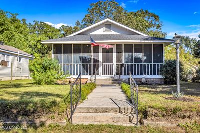 Front of home | Image 1