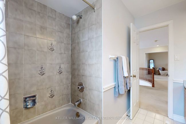 32 Petch Cres, House other with 4 bedrooms, 3 bathrooms and 4 parking in Aurora ON | Image 29