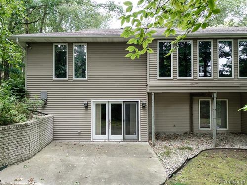 3888 Butternut Ct, Port Huron, MI, 48060-8612 | Card Image