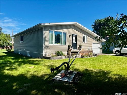 612 1st Avenue Ne, Preeceville, SK, S0A3B0 | Card Image