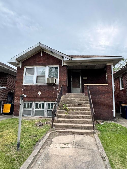 1072 Van Buren St, Gary, IN, 46402-2842 | Card Image