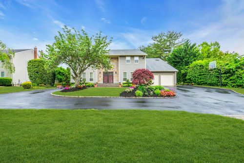 8 Victor Ln, Woodbury, NY, 11797-1006 | Card Image