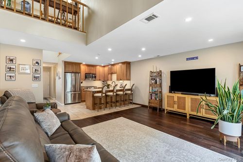 75 Fox Ct, Manorville, NY, 11949-2613 | Card Image
