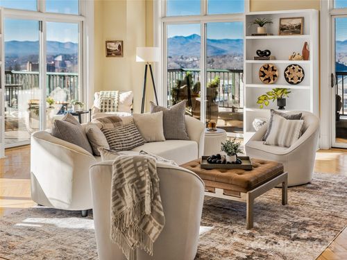 apt-702-21 Battery Park Ave, Asheville, NC, 28801-2766 | Card Image