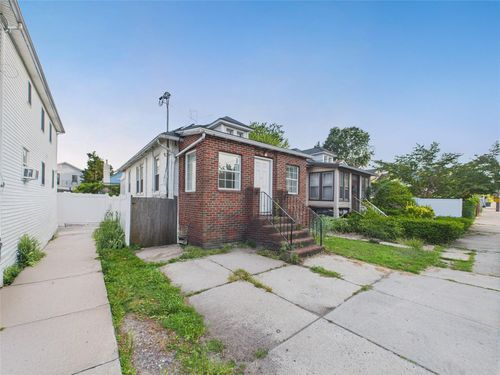 102 Carroll St, Bronx, NY, 10464-1459 | Card Image