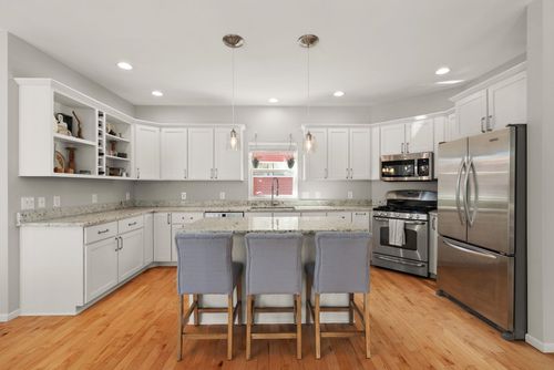 529 Pine Lawn Pkwy, VERONA, WI, 53593-9172 | Card Image