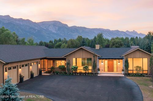 3885 Miles Rd, Wilson, WY, 83014-9139 | Card Image