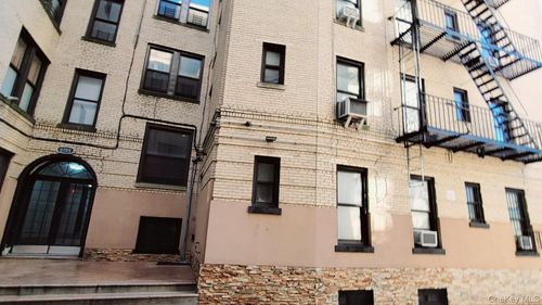 o5-6109 39th Ave, Woodside, NY, 11377-2646 | Card Image