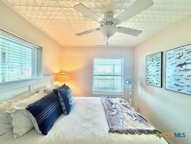 604 W Maple St, House other with 5 bedrooms, 3 bathrooms and null parking in Port O Connor TX | Image 17