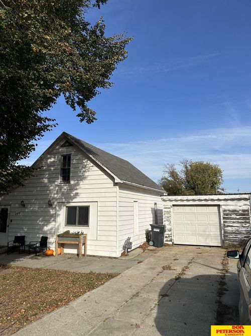 209 E Grove St, Bancroft, NE, 68004-3018 | Card Image