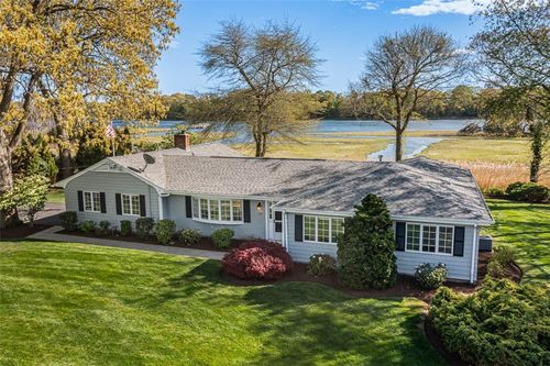 33 Meadowbrook Dr, Barrington, RI, 02806-3744 | Card Image