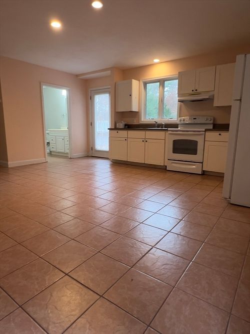 2-9 Russell Holmes Way, Carver, MA, 02330-1258 | Card Image