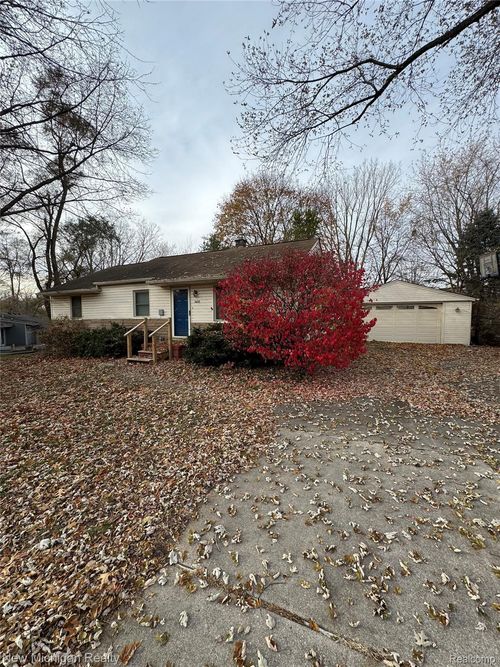 5458 Vincent Ave, Waterford, MI, 48327-2481 | Card Image