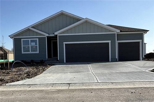 500 Sw Chelmsford Dr, Blue Springs, MO, 64014 | Card Image