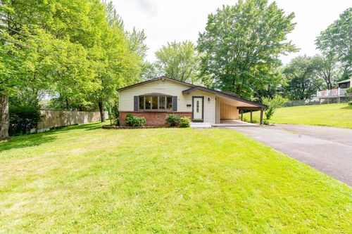 10 Thomas St, Windsor Locks, CT, 06096-1223 | Card Image