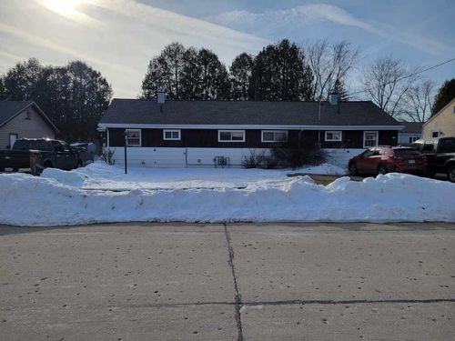 954 S 36th St, Manitowoc, WI, 54220-4704 | Card Image