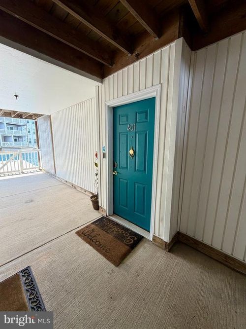 401 Waters Edge Dr, NEWARK, DE, 19702-6329 | Card Image