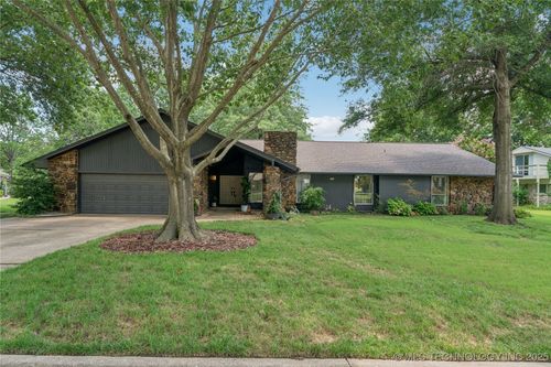 305 Fairway Dr, Broken Arrow, OK, 74011-8406 | Card Image