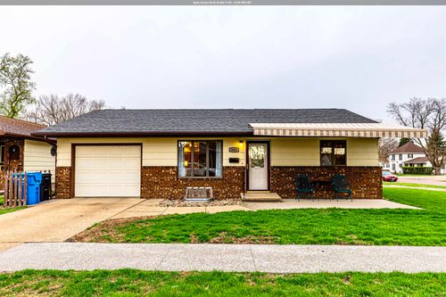 103 3rd Ave Sw, Le Mars, IA, 51031-3451 | Card Image