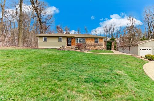 251 E Mohawk Dr, Malvern, OH, 44644-9540 | Card Image
