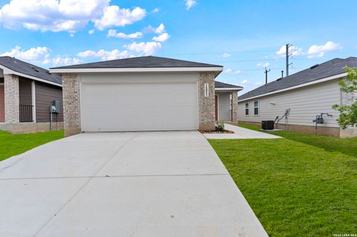 16052 Mahogany Way, Elmendorf, TX, 78112 | Card Image