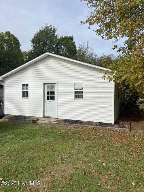 751 River Rd, Williamston, NC, 27892-2575 | Card Image