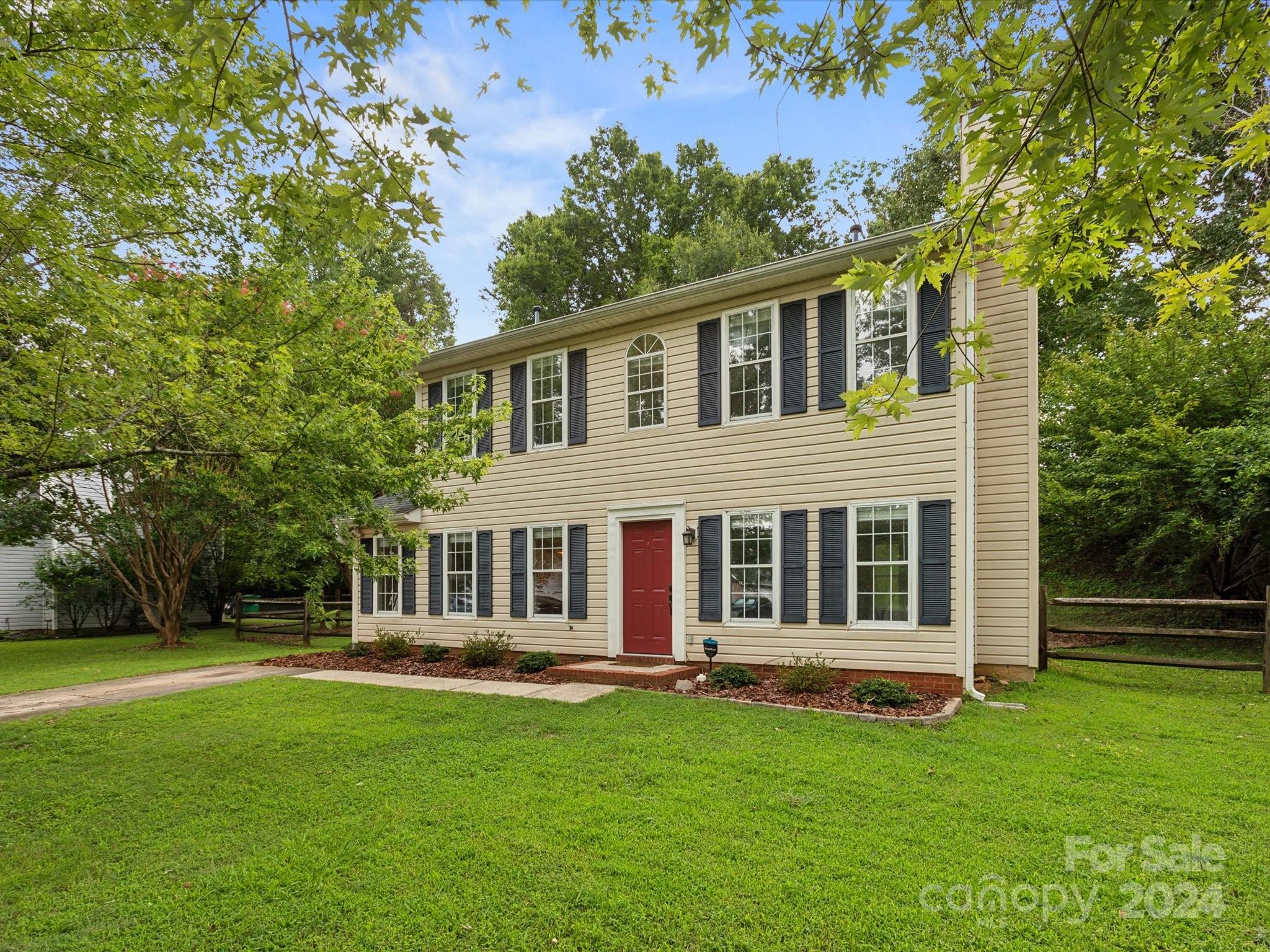 Glencannon Dr, Charlotte, NC 28227