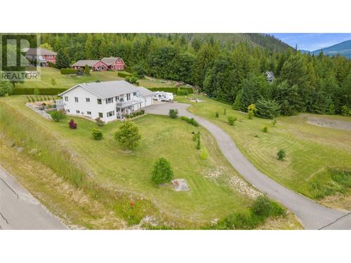 2190 Country Woods Rd, Sorrento, BC, V0E2W1 | Card Image