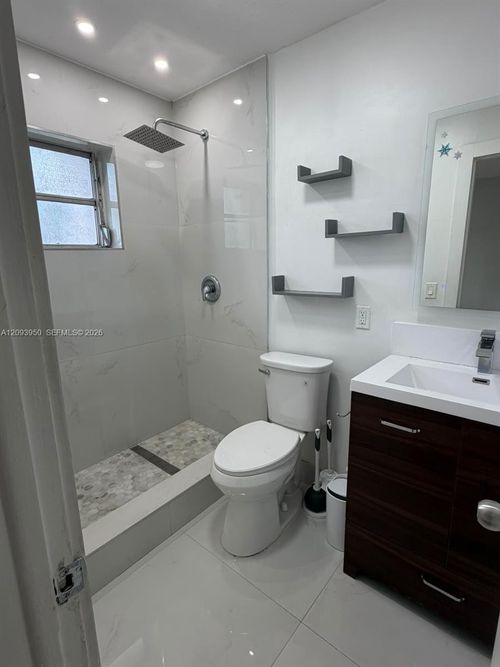 310c-1330 W 54th St, Hialeah, FL, 33012-3082 | Card Image