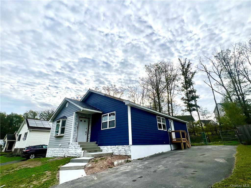 New York Ave, Middletown, NY 10940