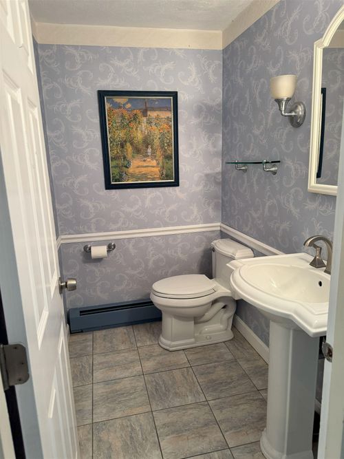 18 Christine Dr, Atkinson, NH, 03811-2303 | Card Image