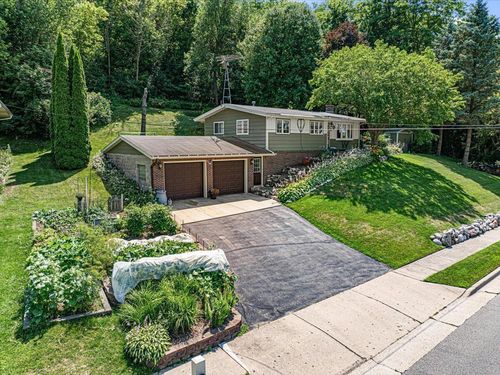 295 Hartford Road, Slinger, WI, 53086 | Card Image